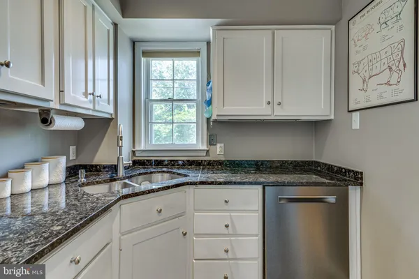 $3,995 | 912 Green Street, Alexandria, VA 22314