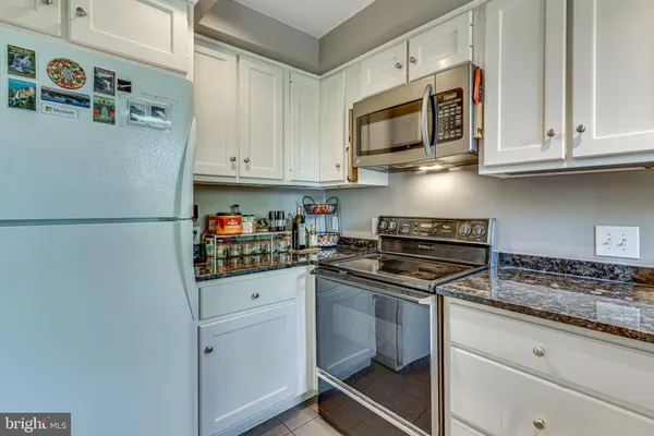 $3,995 | 912 Green Street, Alexandria, VA 22314