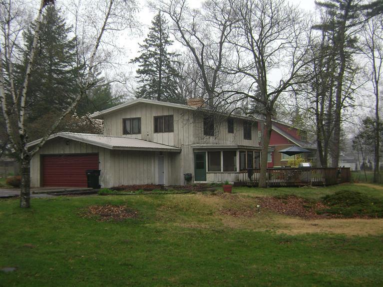 106 North Fruitport Road Spring Lake, MI 49456 - Photo 1 of 9 Primary Photo