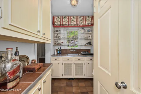 $3,195,000 | 14 Upland Drive, Greenwich, CT 06831