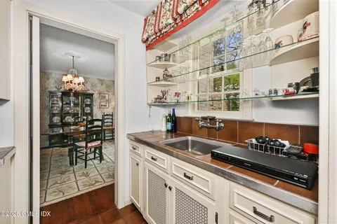 $3,195,000 | 14 Upland Drive, Greenwich, CT 06831