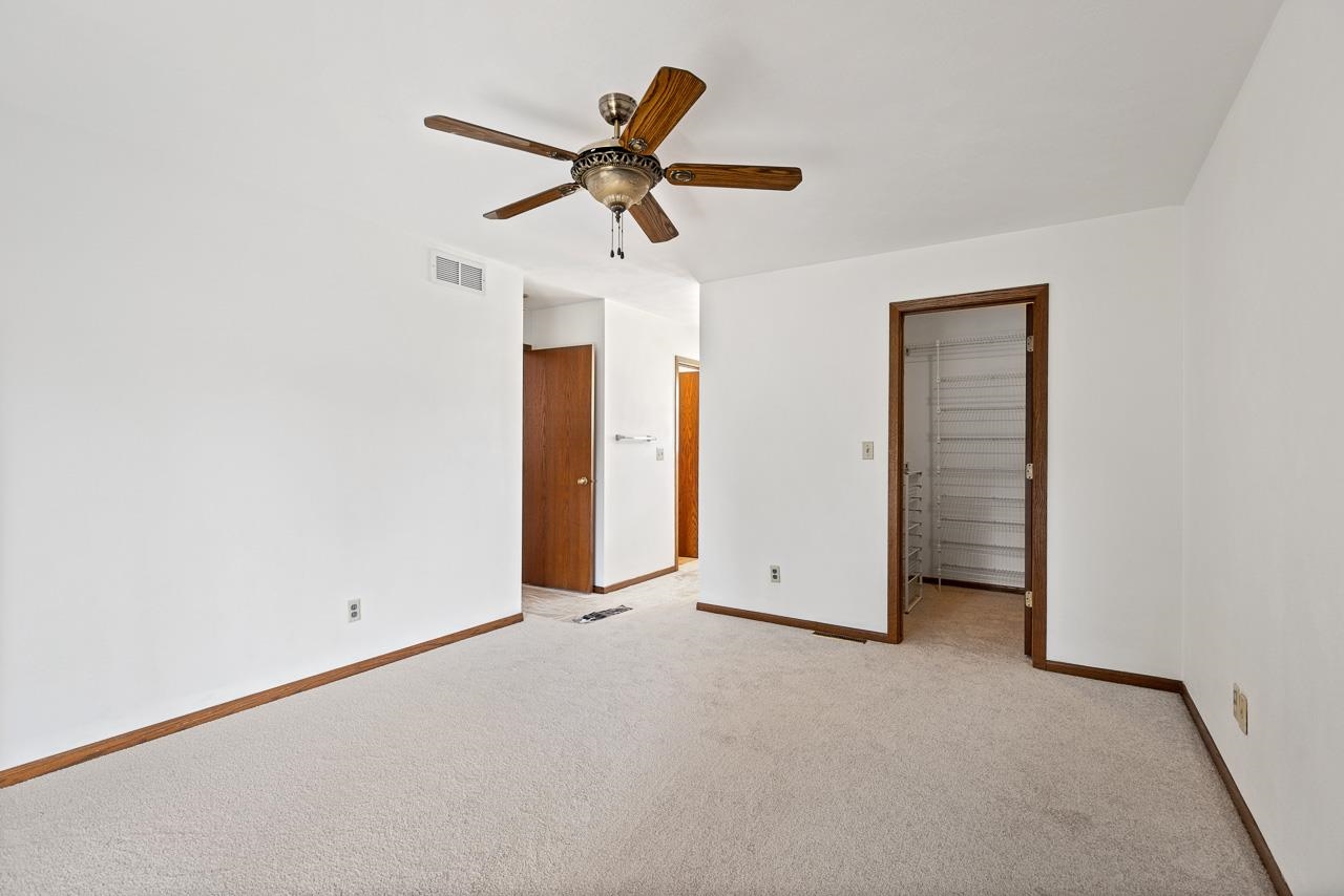 3442 North Trainer Road Rockford, IL 61114 - Photo 20 of 35 an empty room with closet and a ceiling fan