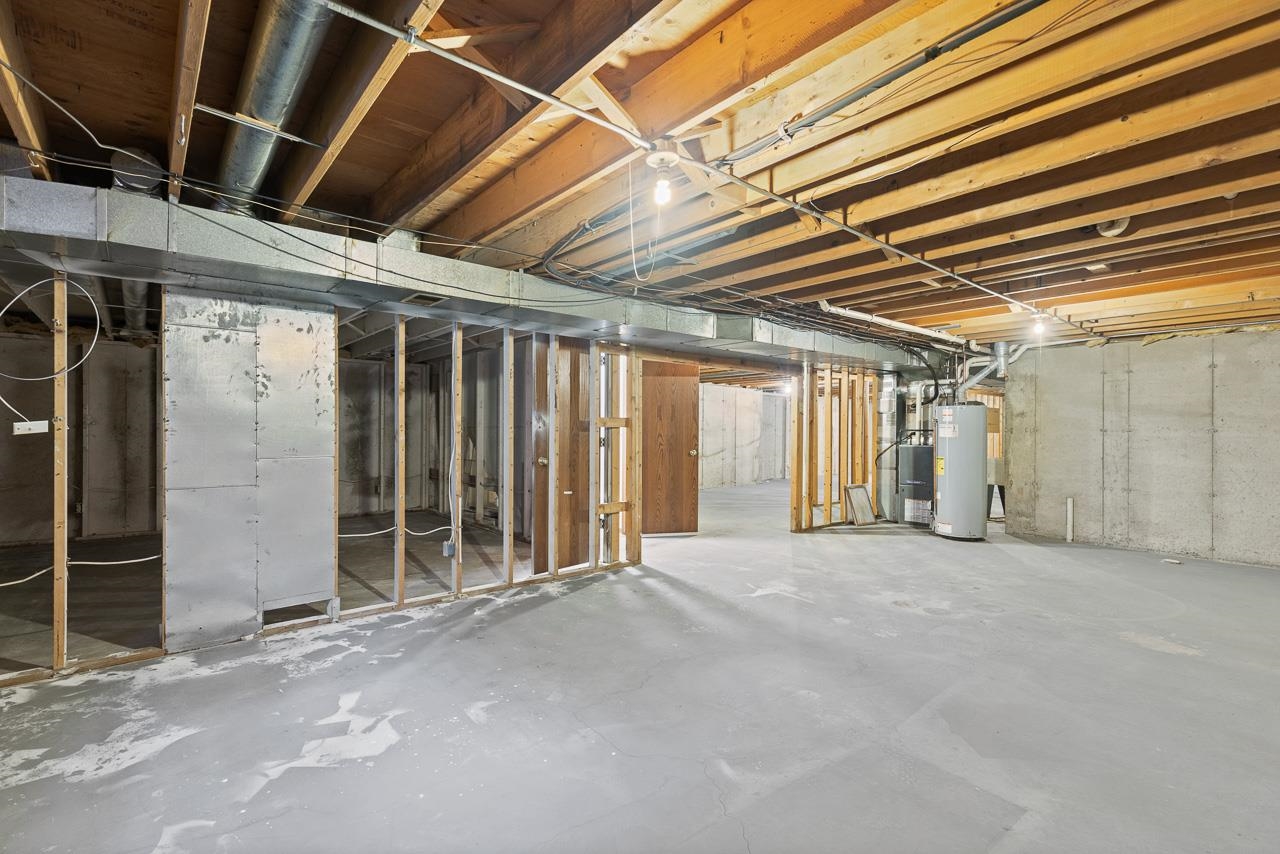 3442 North Trainer Road Rockford, IL 61114 - Photo 29 of 35 a view of an empty room with wooden walls