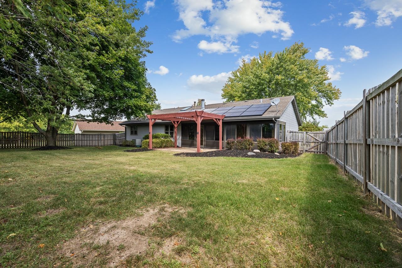 3442 North Trainer Road Rockford, IL 61114 - Photo 31 of 35 a front view of a house with a garden