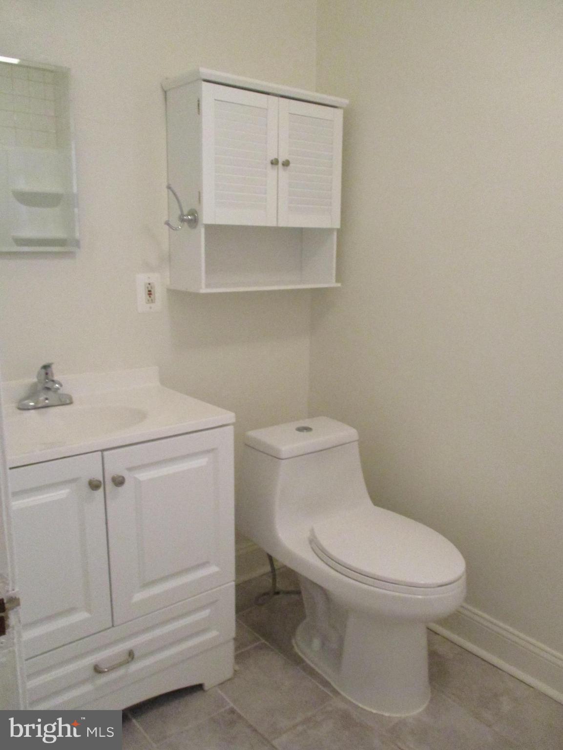 5945 Franconia Road Alexandria, VA 22310 - Photo 16 of 28 Main level bath