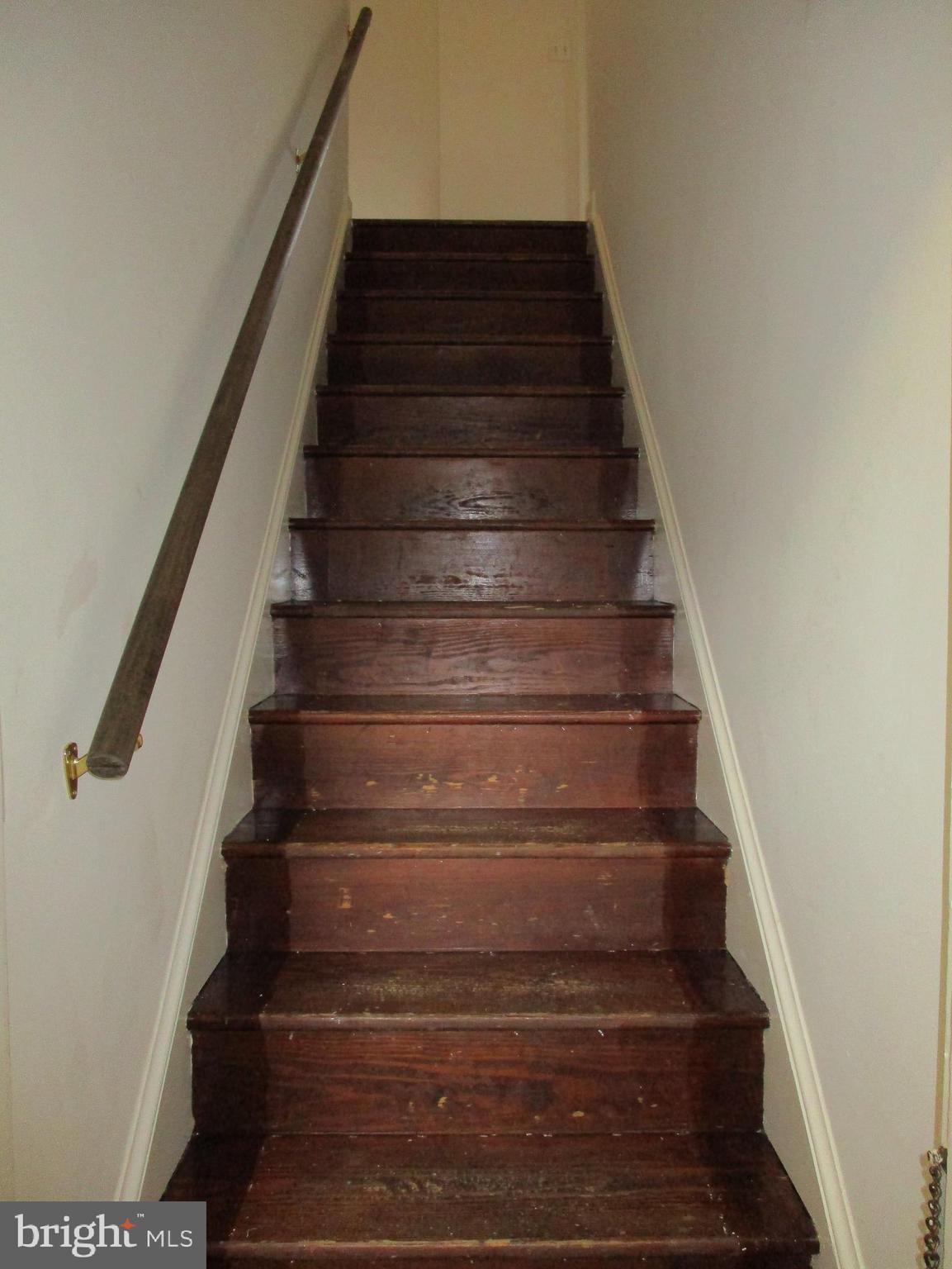 5945 Franconia Road Alexandria, VA 22310 - Photo 18 of 28 Steps leading to upper level