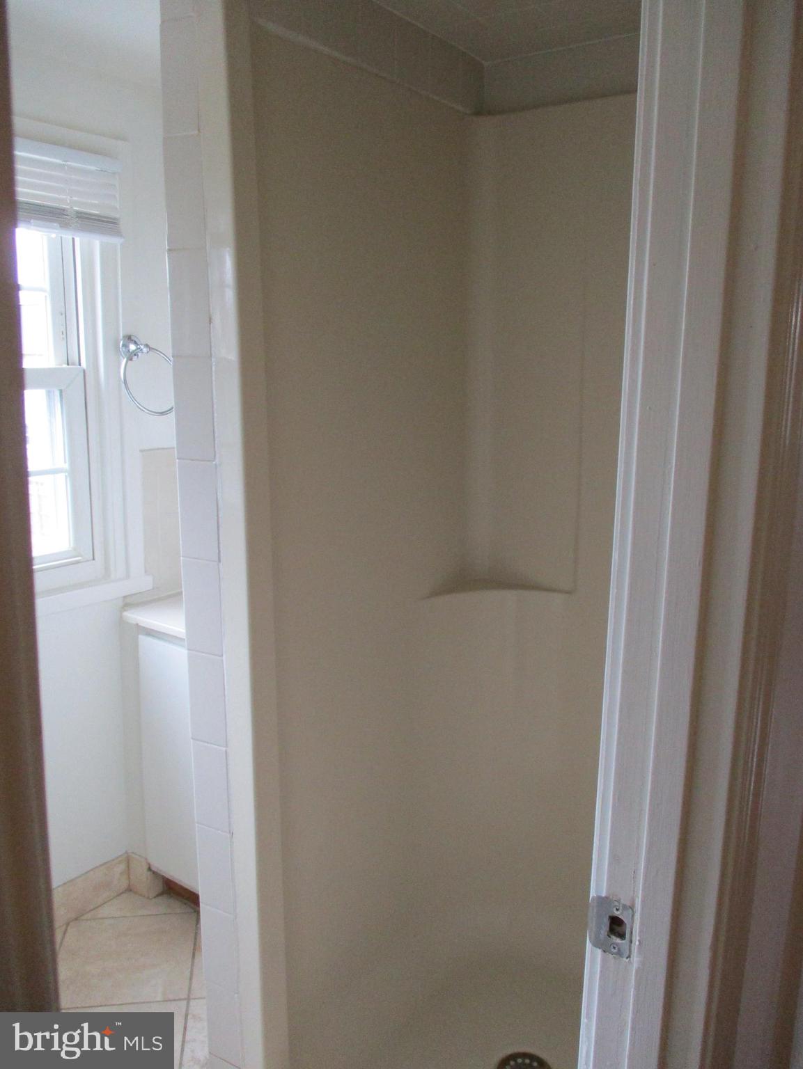 5945 Franconia Road Alexandria, VA 22310 - Photo 22 of 28 Upper level bath