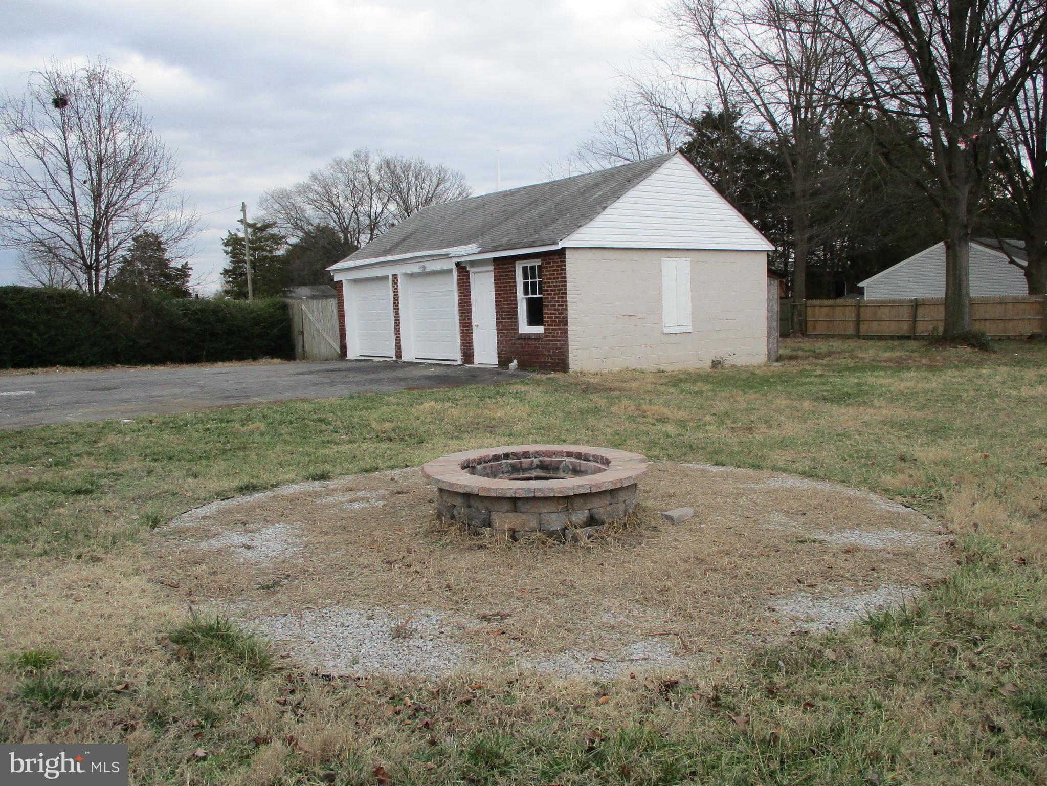 5945 Franconia Road Alexandria, VA 22310 - Photo 7 of 28 Fire pit in backyard