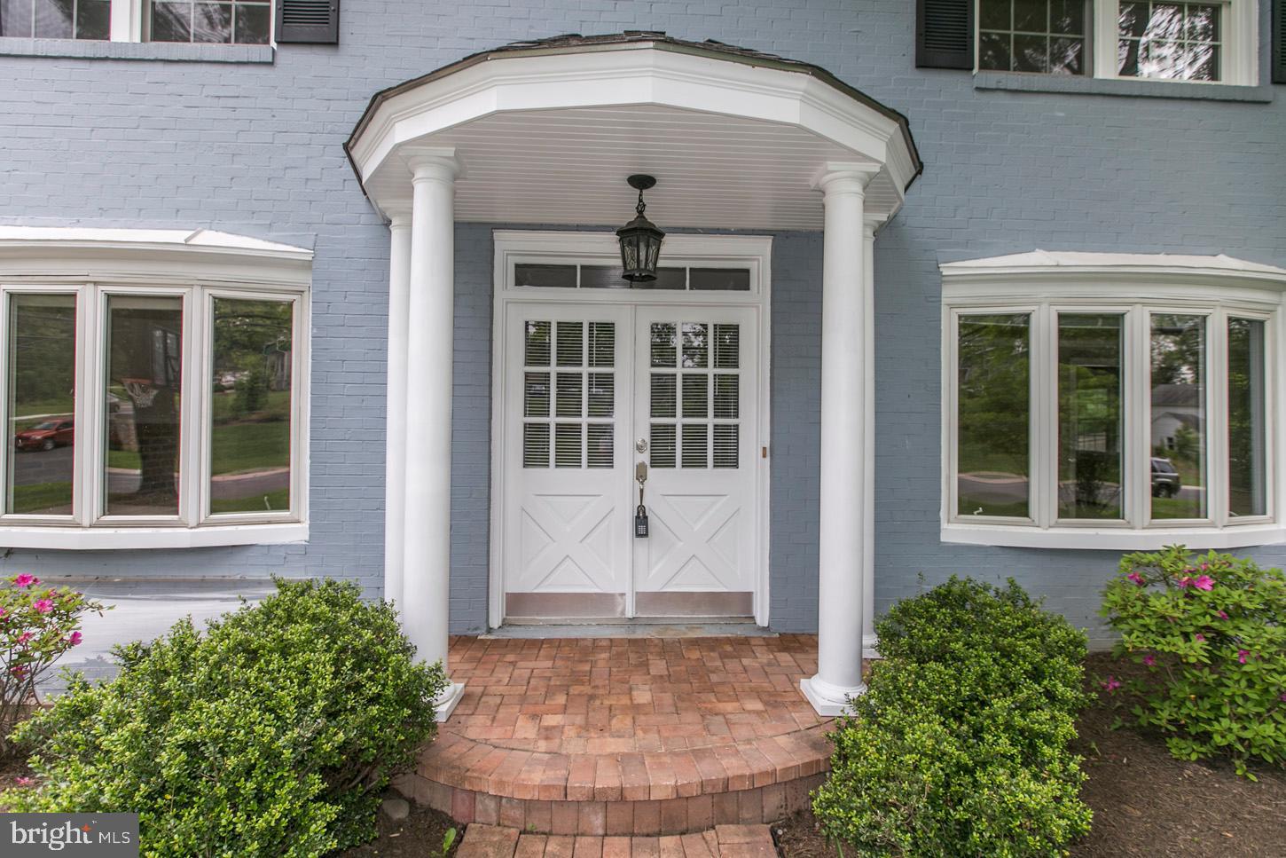 11949 Goya Drive Potomac, MD 20854 - Photo 2 of 31