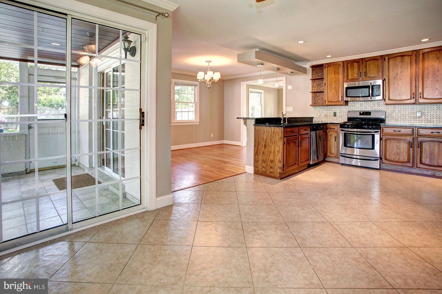 11949 Goya Drive Potomac, MD 20854 - Photo 4 of 31