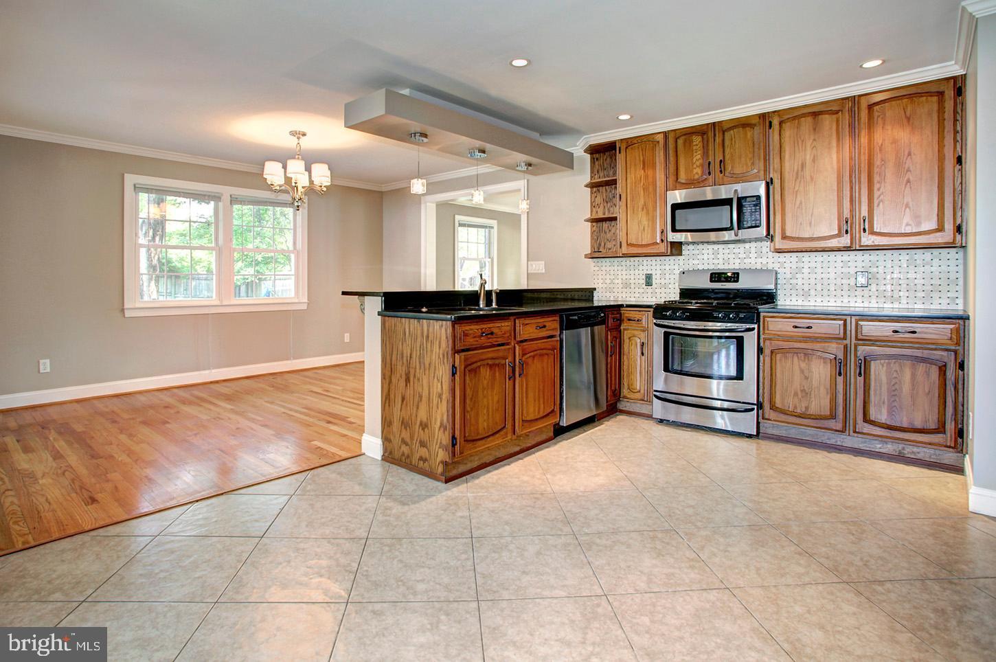 11949 Goya Drive Potomac, MD 20854 - Photo 5 of 31