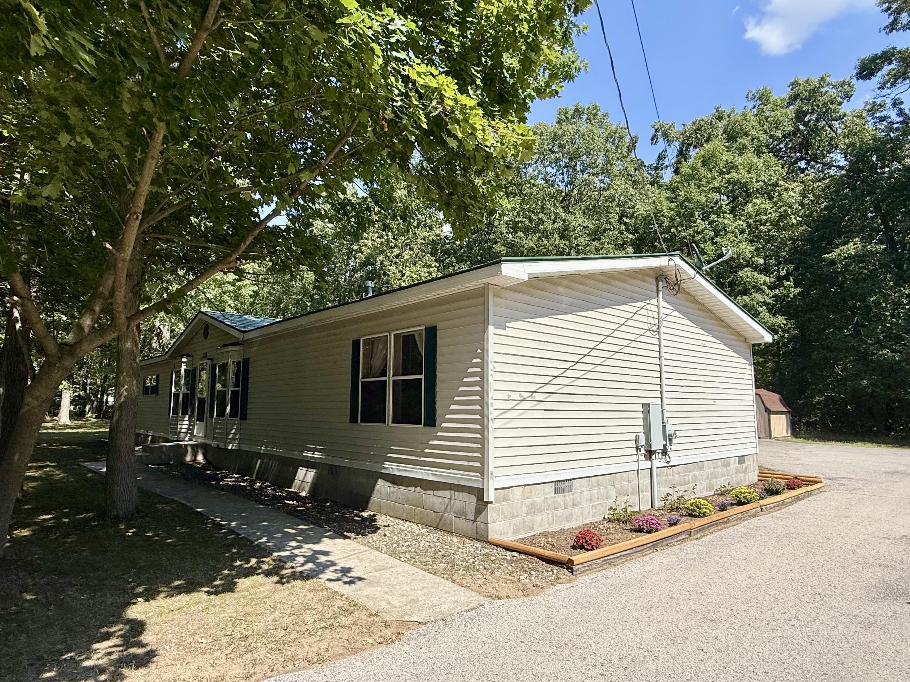 2362 Debaker Road Muskegon, MI 49442 - Photo 2 of 54 IMG_5222