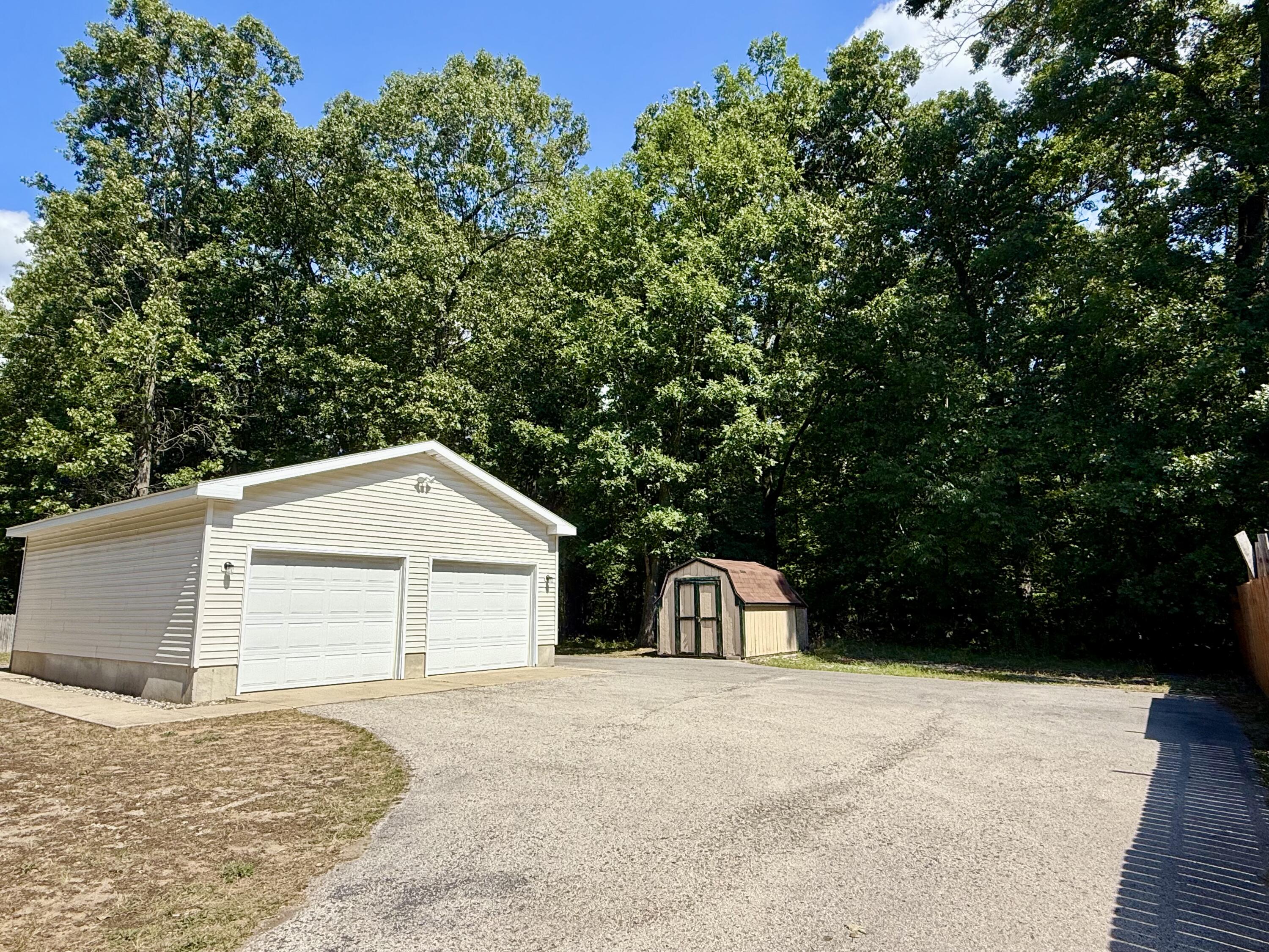 2362 Debaker Road Muskegon, MI 49442 - Photo 3 of 54 IMG_5223