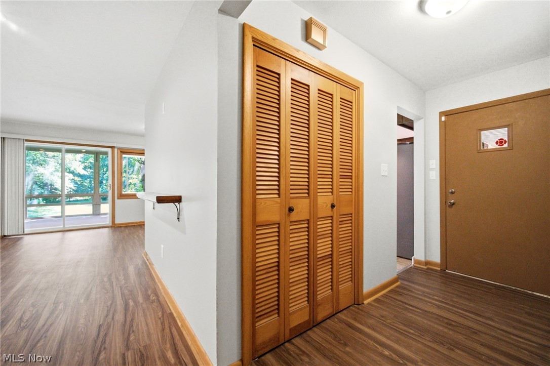 1097 Oak Tree Road Akron, OH 44320 - Photo 4 of 32 Gallery Image 4