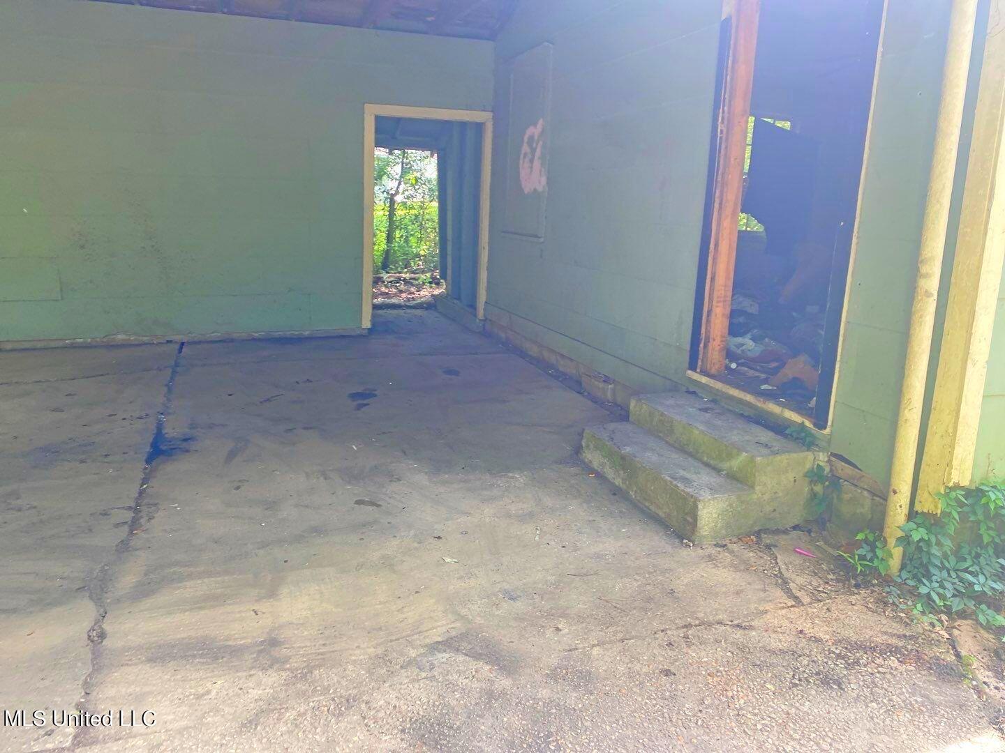 117 Cooper Road Jackson, MS 39212 - Photo 5 of 9 24-May 23 2023 03_37pm-eUQo