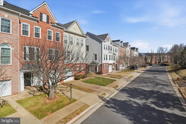 $650,000 | 46164 Chester Terrace, Sterling, VA 20165