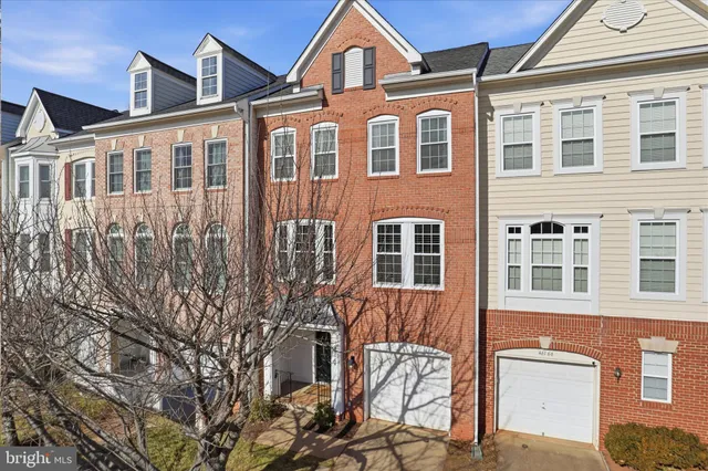 $650,000 | 46164 Chester Terrace, Sterling, VA 20165