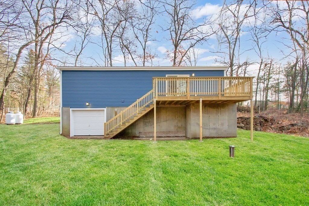 461 Mountain Road Holyoke, MA 01040 - Photo 2 of 29