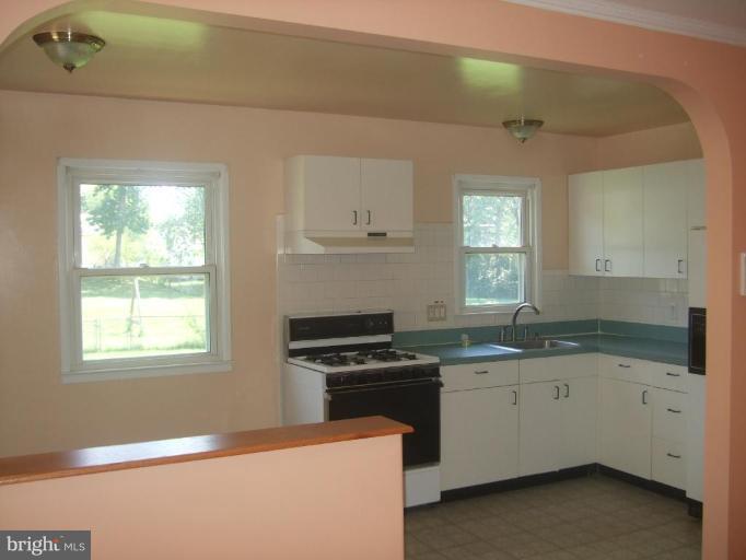 4213 Lees Corner Road Chantilly, VA 20151 - Photo 4 of 6 Kitchen