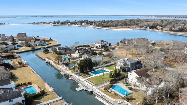 $3,500,000 | 8 Canal Way, Hampton Bays, NY 11946