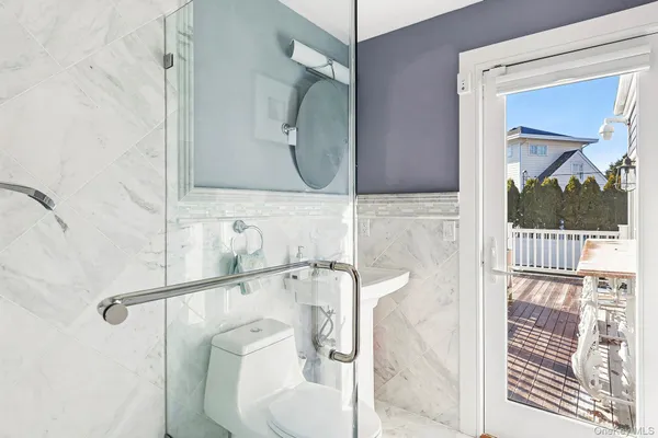 $3,500,000 | 8 Canal Way, Hampton Bays, NY 11946