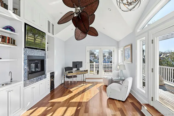 $3,500,000 | 8 Canal Way, Hampton Bays, NY 11946