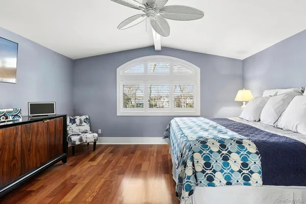 $3,500,000 | 8 Canal Way, Hampton Bays, NY 11946