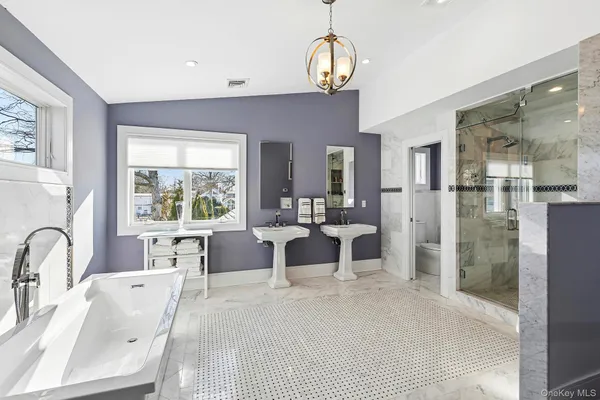 $3,500,000 | 8 Canal Way, Hampton Bays, NY 11946