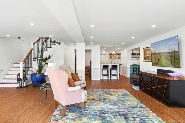 $3,500,000 | 8 Canal Way, Hampton Bays, NY 11946