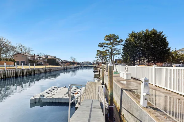 $3,500,000 | 8 Canal Way, Hampton Bays, NY 11946