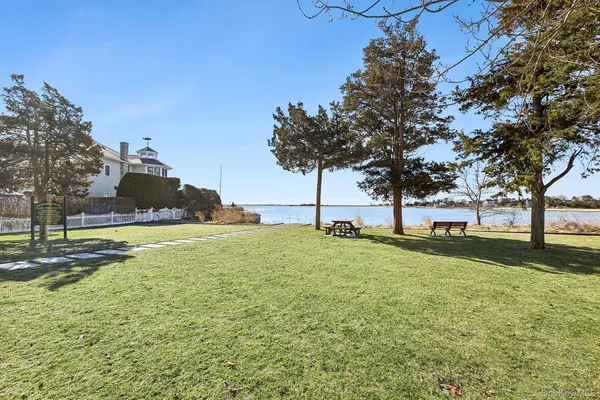 $3,500,000 | 8 Canal Way, Hampton Bays, NY 11946