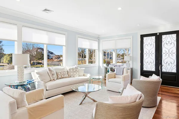 $3,500,000 | 8 Canal Way, Hampton Bays, NY 11946