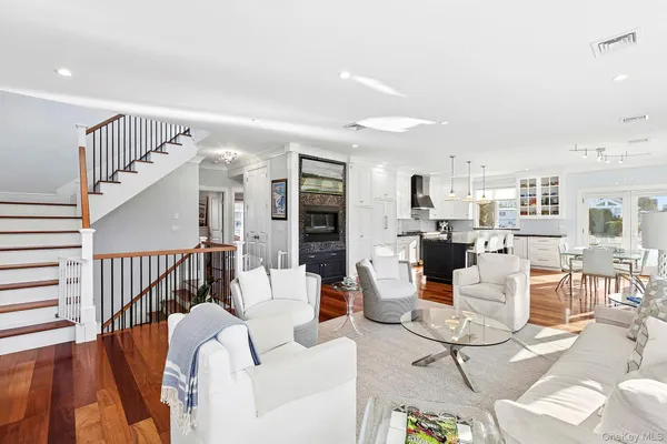 $3,500,000 | 8 Canal Way, Hampton Bays, NY 11946