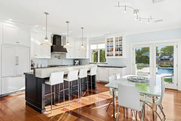 $3,500,000 | 8 Canal Way, Hampton Bays, NY 11946