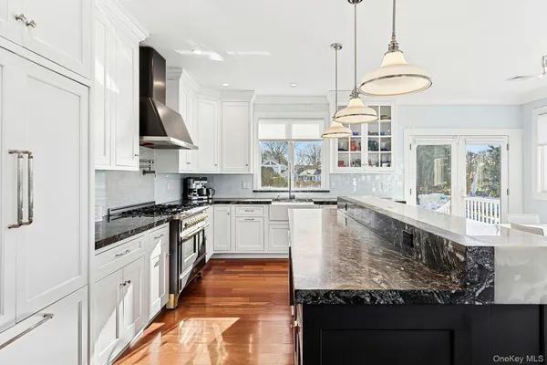 $3,500,000 | 8 Canal Way, Hampton Bays, NY 11946