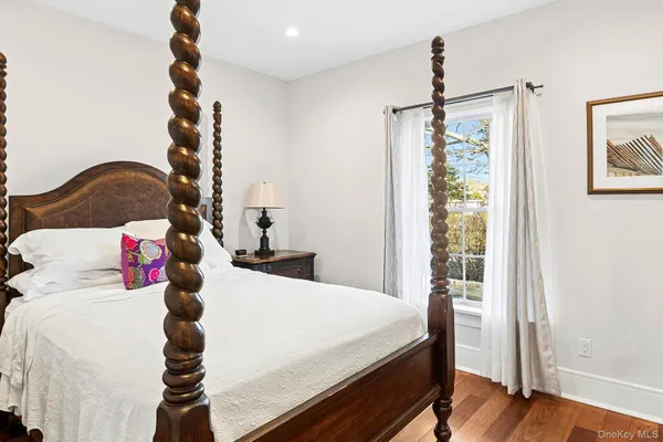 $3,500,000 | 8 Canal Way, Hampton Bays, NY 11946