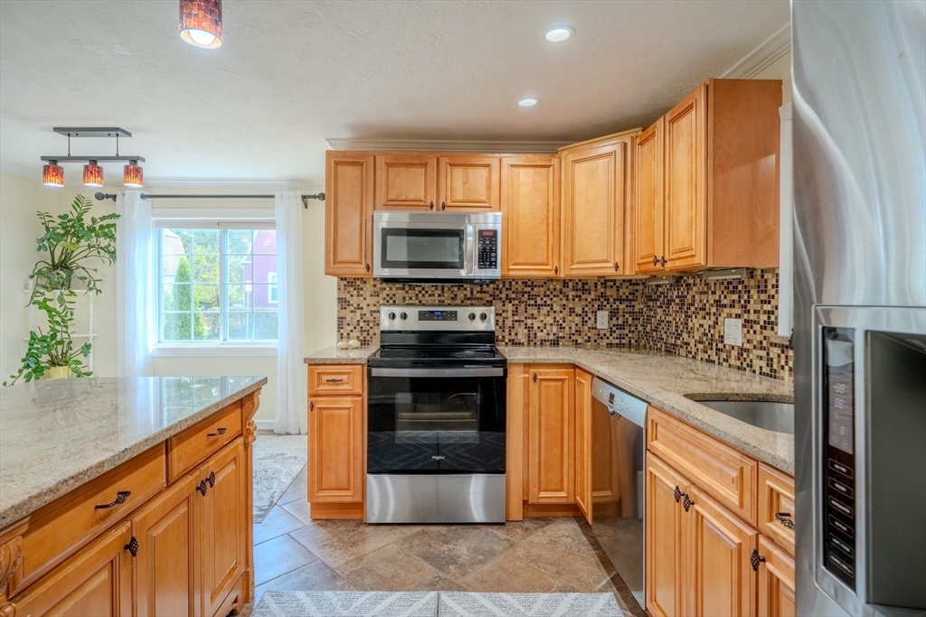 24 Angeline Street West Springfield, MA 01089 - Photo 2 of 38 Gallery Image 2
