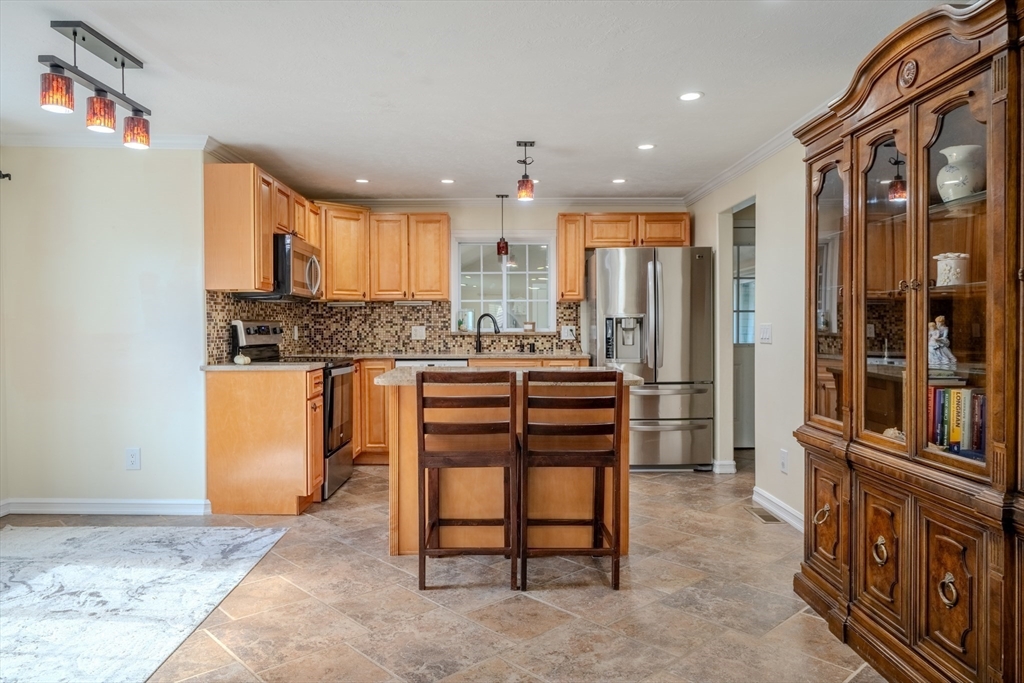 24 Angeline Street West Springfield, MA 01089 - Photo 8 of 38 Gallery Image 8