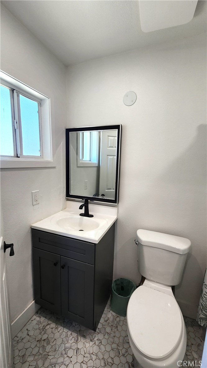 38859 Mesquite Road Palmdale, CA 93551 - Photo 11 of 27 Primary Bathroom