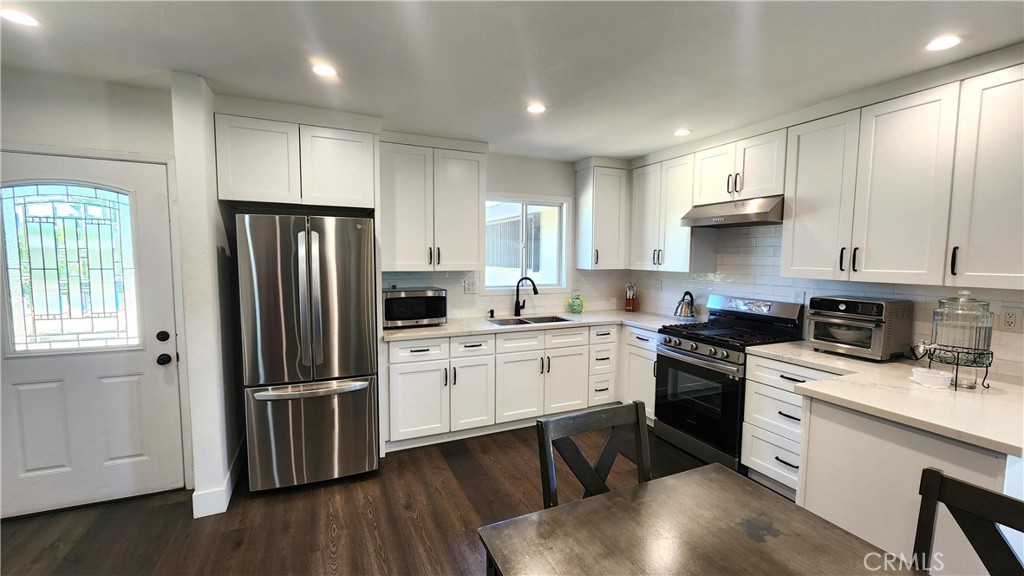 38859 Mesquite Road Palmdale, CA 93551 - Photo 2 of 27 Kitchen