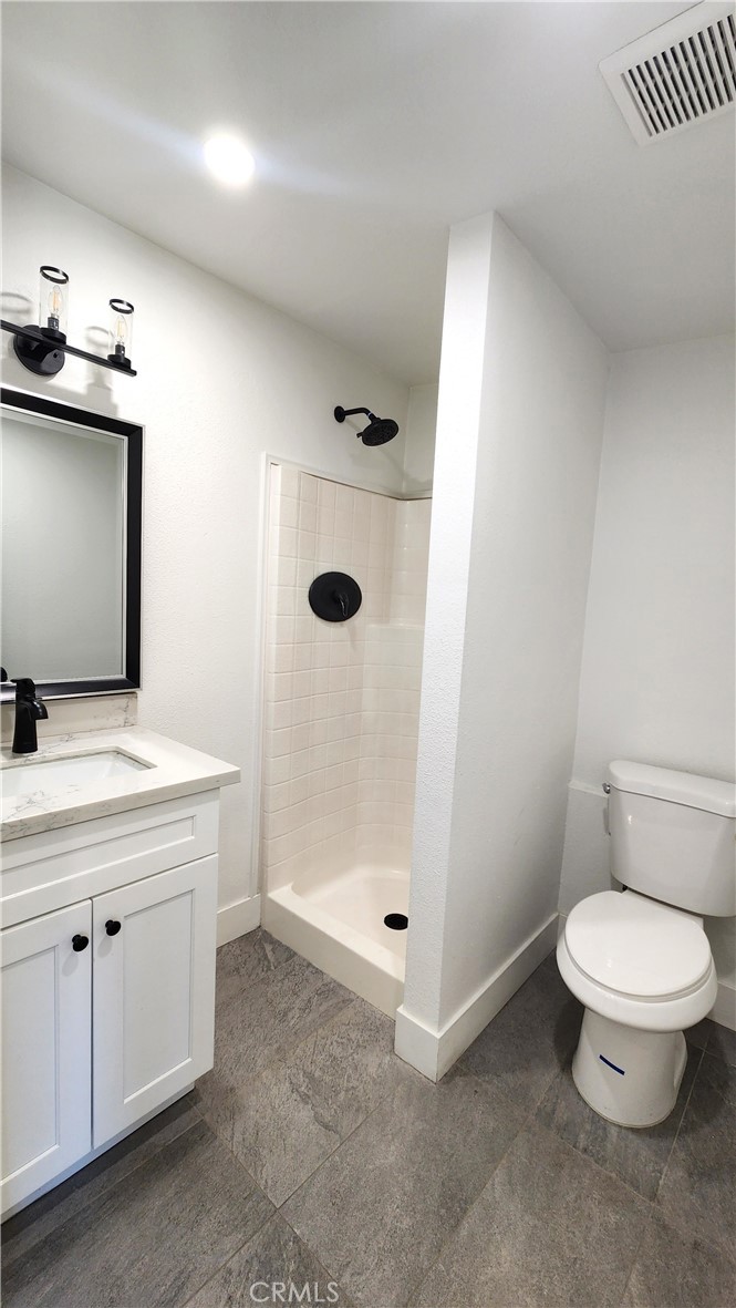 38859 Mesquite Road Palmdale, CA 93551 - Photo 21 of 27 3rd bathroom