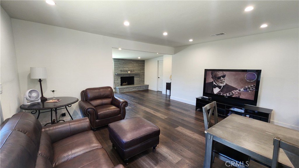 38859 Mesquite Road Palmdale, CA 93551 - Photo 5 of 27 Living Room