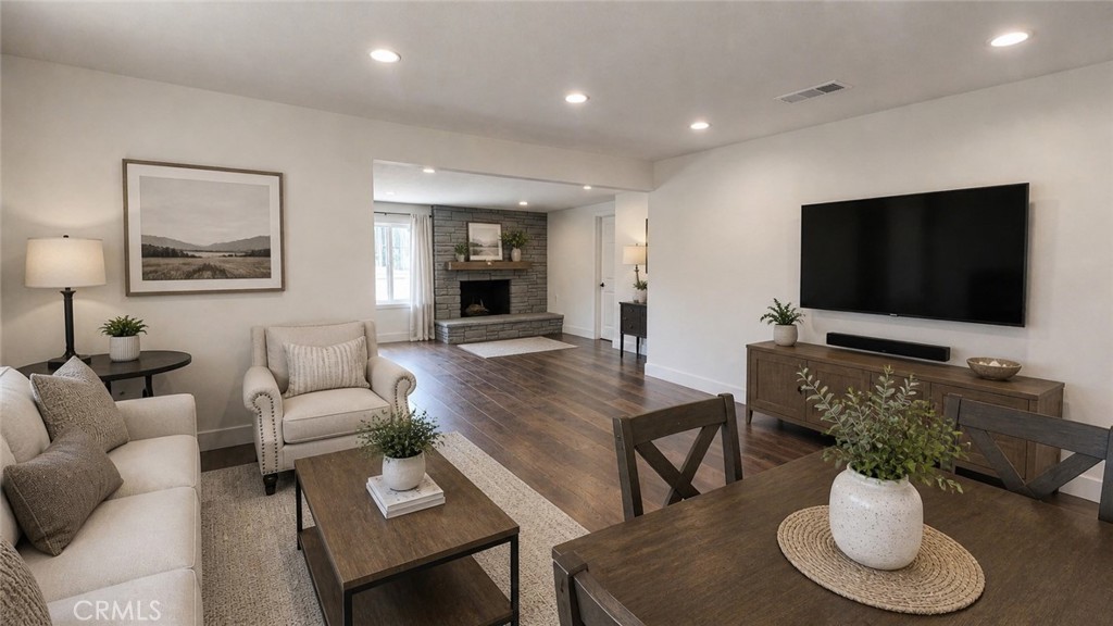 38859 Mesquite Road Palmdale, CA 93551 - Photo 6 of 27 Virtually Staged Living ROom