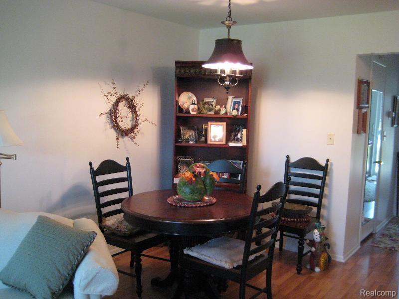 419 Prospect Street, Unit 102 Romeo, MI 48065 - Photo 7 of 12 Dining area