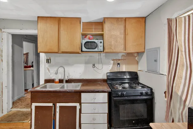 $99,900 | 64 Spring Street, Hillsdale, MI 49242