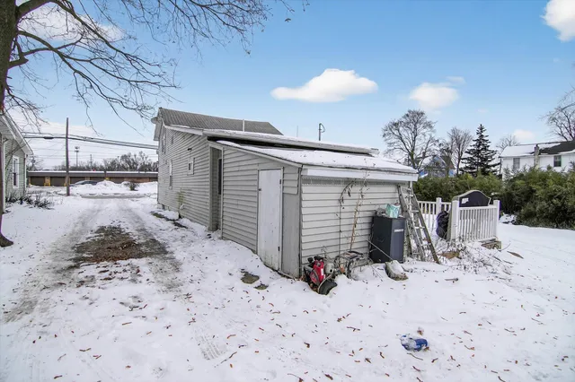 $94,900 | 64 Spring Street, Hillsdale, MI 49242