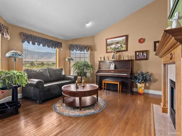 $899,000 | 801 Larson Lane, Coleville, CA 96107