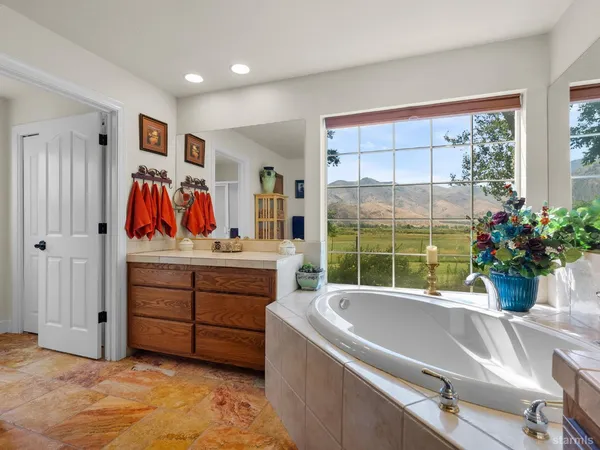 $899,000 | 801 Larson Lane, Coleville, CA 96107