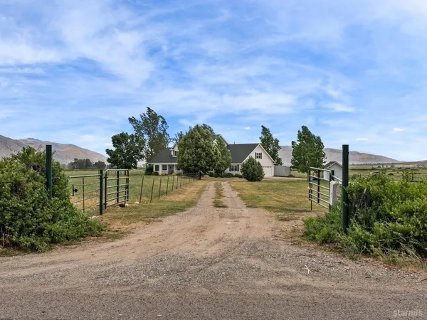 $899,000 | 801 Larson Lane, Coleville, CA 96107