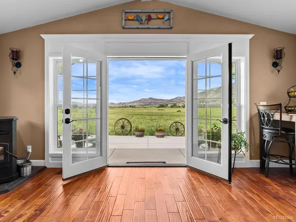 $899,000 | 801 Larson Lane, Coleville, CA 96107